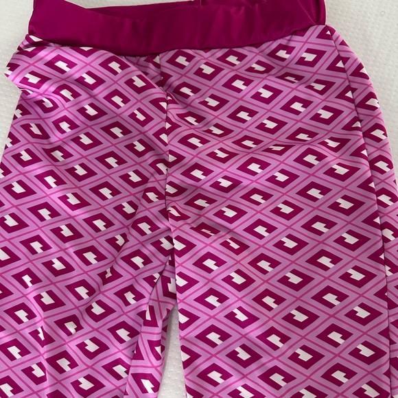 Pink Geometric Pattern Leggings and Sports Bra Set - Picture 3 of 3